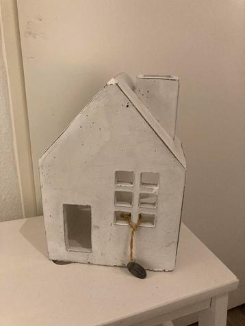 Riverdale Stenen Huisje Decoratie beschikbaar voor biedingen