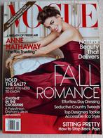 Vogue November 2010 - Anne Hathaway, Ophalen of Verzenden, Zo goed als nieuw, Glossy