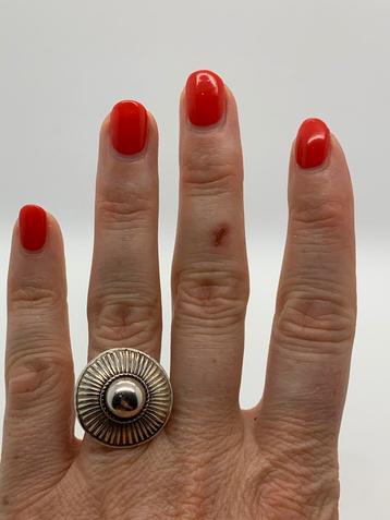 V575 Prachtige zilveren ring uniek ontwerp maat 20 beschikbaar voor biedingen