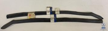 NOS B-stijlrubbers L+R voor Mercedes-Benz W114 coupé beschikbaar voor biedingen