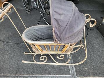 Vintage Poppenwagen kinderwagen beschikbaar voor biedingen
