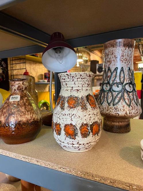 Vintage jaren 70 creme oranje West Germany vaas, Huis en Inrichting, Woonaccessoires | Vazen, Zo goed als nieuw, Oranje, Minder dan 50 cm