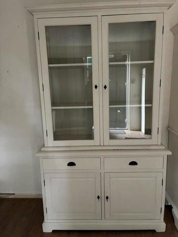 Te koop witte buffetkast beschikbaar voor biedingen