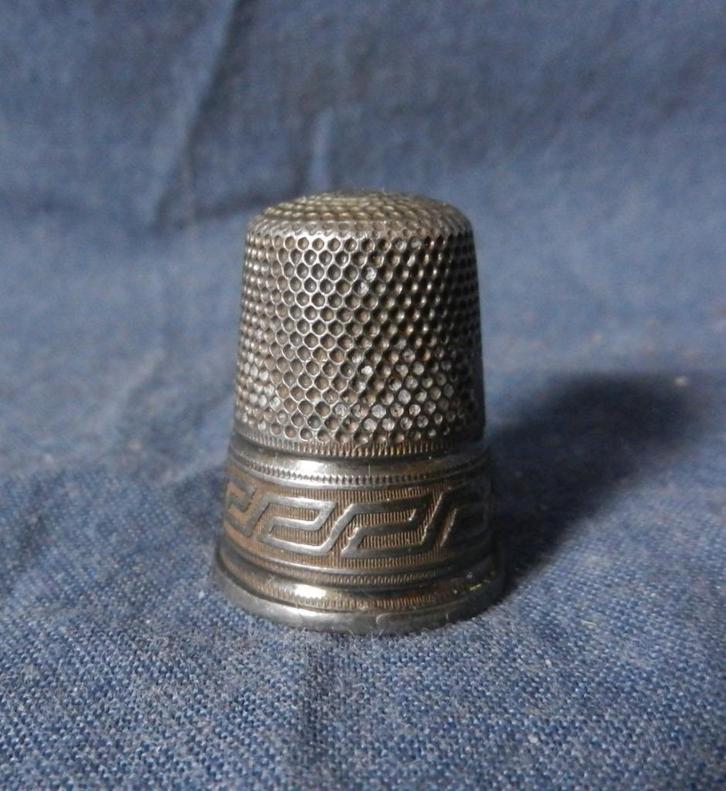 Zilveren vingerhoed Duitsland meanderband ca. 1920-1930, Antiek en Kunst, Antiek | Goud en Zilver, Zilver, Ophalen of Verzenden