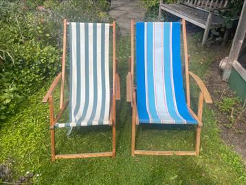 Vintage strandstoelen beschikbaar voor biedingen