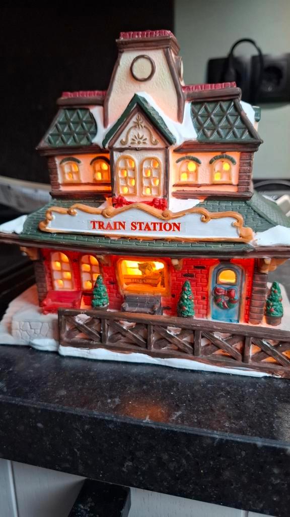 Kerstdorp Treinstation Huisje, Diversen, Kerst, Gebruikt, Ophalen of Verzenden