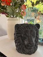Bloempot | KARE | leeuw | zwaar en zo goed als nieuw, Tuin en Terras, 25 tot 40 cm, Steen, Rond, Ophalen of Verzenden