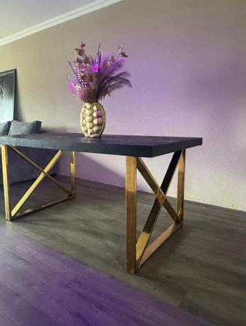 Eettafel beschikbaar voor biedingen