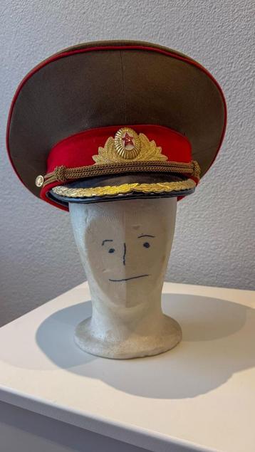 Sovjet generaal officier paradepet beschikbaar voor biedingen