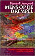 mens op de drempel - Lievegoed, Ophalen of Verzenden, Zo goed als nieuw, Spiritualiteit algemeen, Achtergrond en Informatie