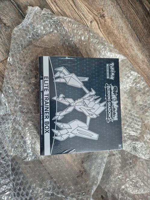 Burning shadows elite trainer box sealed, Hobby en Vrije tijd, Verzamelkaartspellen | Pokémon, Nieuw, Boosterbox, Ophalen of Verzenden