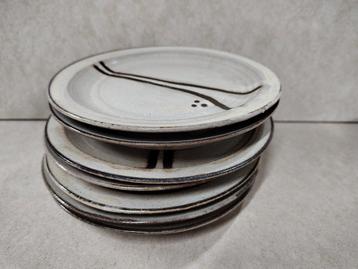 Aardewerk Borden Set beschikbaar voor biedingen