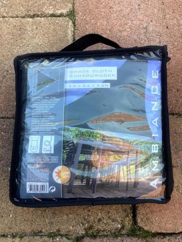 Te koop aangeboden schaduwdoek 3.6 x 3.6 x 3.6 meter. beschikbaar voor biedingen