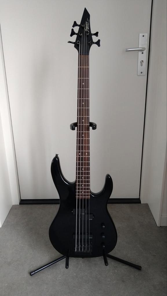 Squier HM 5 snarige basgitaar, Muziek en Instrumenten, Snaarinstrumenten | Gitaren | Bas, Gebruikt, Elektrisch, 5-snarig, Ophalen