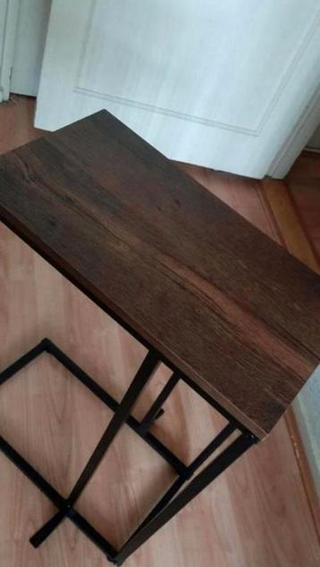 2 industriële bijzettafels/laptoptafels beschikbaar voor biedingen