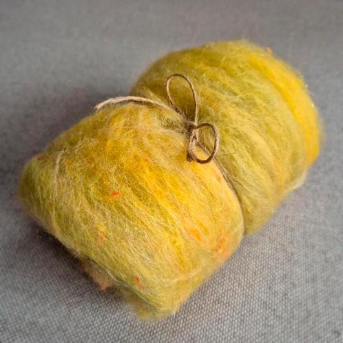 Luxe set handgekaarde batts geel, Hobby en Vrije tijd, Spinnewielen en Spinnen, Nieuw, Spinwol, Ophalen of Verzenden
