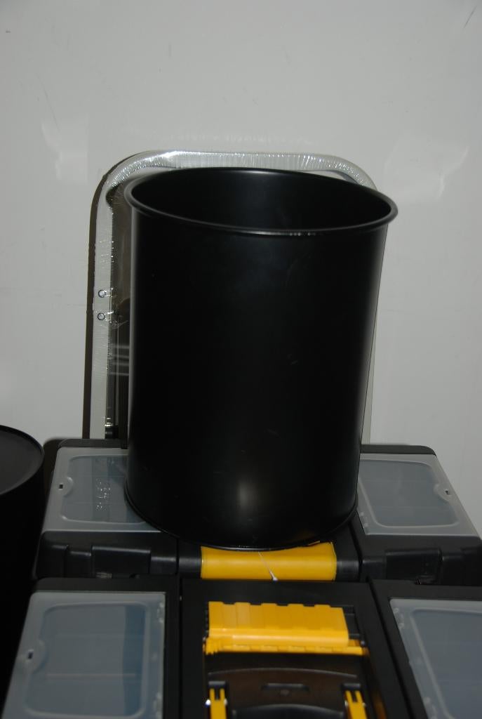 Metalen afvalbak of prullenbak., 10 tot 20 liter, Ophalen of Verzenden, Metaal, Minder dan 50 cm