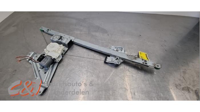 Ruitmechaniek 4Deurs rechts-voor van een Mercedes Sprinter, Auto-onderdelen, Ruiten en Toebehoren, Mercedes-Benz, Gebruikt, 3 maanden garantie