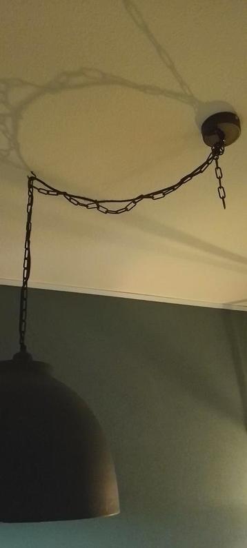 Zwarte industriële hanglamp beschikbaar voor biedingen
