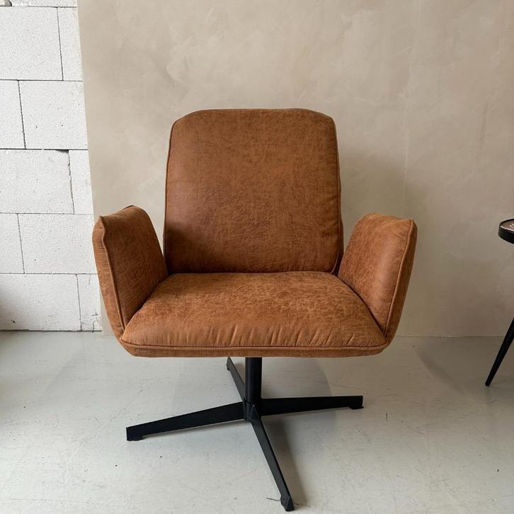 NIEUW - Fauteuil Lugo cognac - ecoleder, Huis en Inrichting, Stoelen, Nieuw, Drie, Metaal, Stof, Overige kleuren, Ophalen