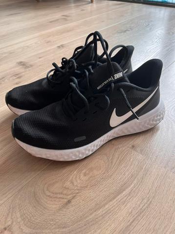 Nike hardloopschoenen Revolution 41 beschikbaar voor biedingen