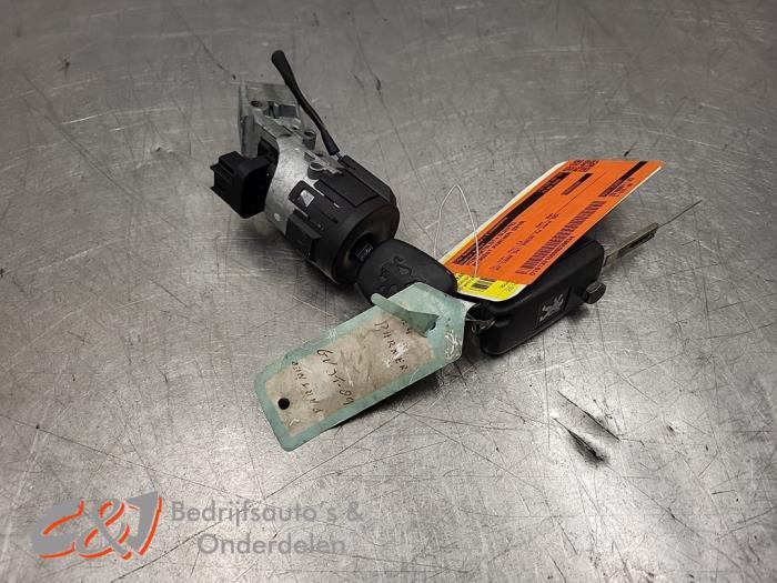 Kontaktslot + Sleutel van een Peugeot Partner, Gebruikt, -, -, Ophalen of Verzenden