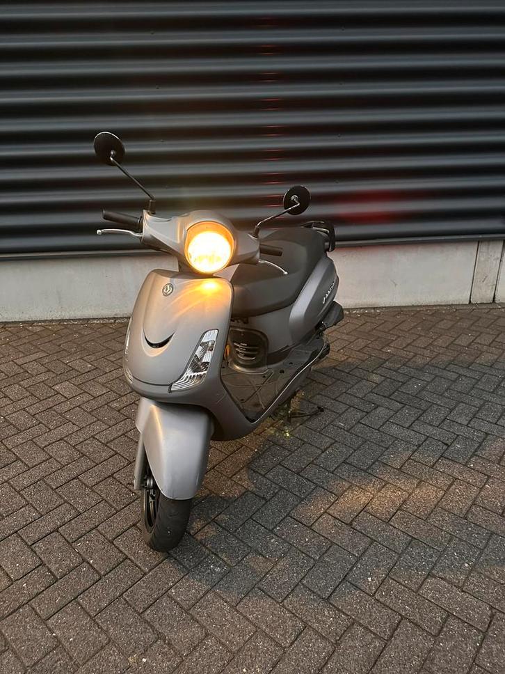Sym fiddle 2 50s, Fietsen en Brommers, Scooters | SYM, Zo goed als nieuw, Fiddle, Maximaal 25 km/u, Benzine, Ophalen