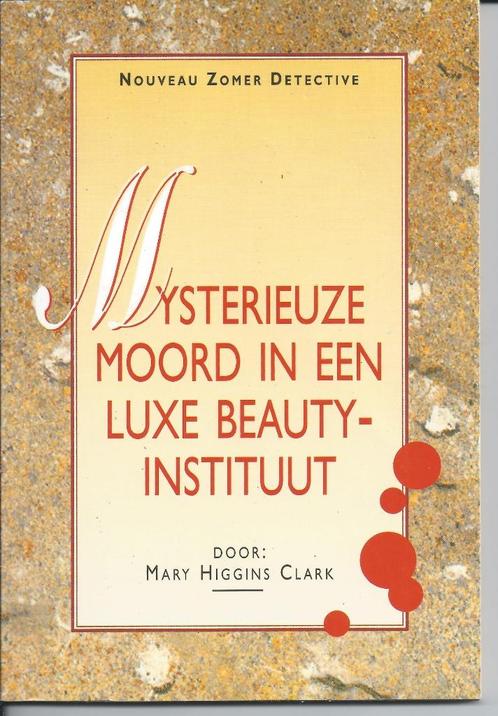 Mary Higgins Clark - Mysterieuze moord in een luxe beauty in, Boeken, Thrillers, Zo goed als nieuw, Amerika, Ophalen of Verzenden