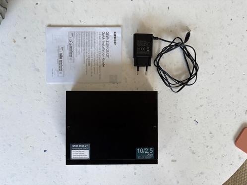 QNAP QSW-2104-2T – 10GbE/2.5GbE unmanaged switch (RJ45, fanl, Computers en Software, Netwerk switches, Zo goed als nieuw, Ophalen of Verzenden