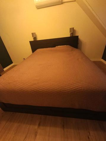 Ikea bedframe met achterwand en lades - afbeelding 2