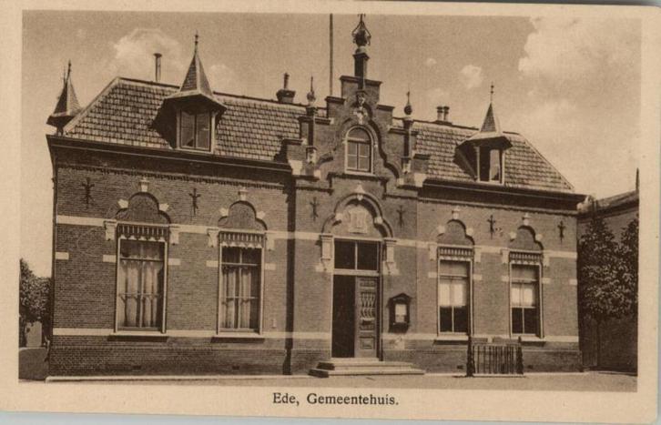 Ede Gemeentehuis  uitg Joh. v.d. Aa, Verzamelen, Ansichtkaarten | Nederland, Ongelopen, Gelderland, 1920 tot 1940, Verzenden