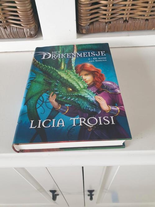 Licia Troisi - 2 De boom van Idhunn, Boeken, Fantasy, Zo goed als nieuw, Ophalen of Verzenden