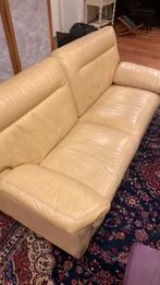 Gele lere bank, Huis en Inrichting, Banken | Bankstellen, Ophalen, Zo goed als nieuw, 75 tot 100 cm, Tweepersoons