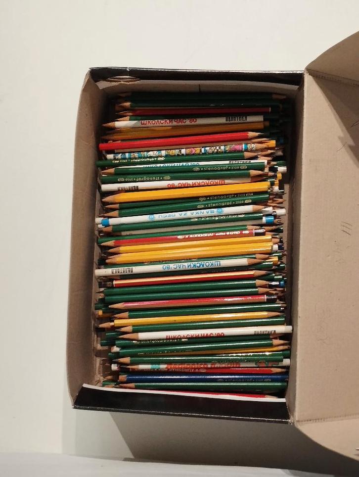 352 potloden, Hobby en Vrije tijd, Tekenen, Nieuw, Potlood of Stift, Ophalen of Verzenden