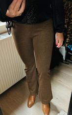 Bruine flared geruite broek NIEUW, Kleding | Dames, Broeken en Pantalons, Maat 38/40 (M), Bruin, Nieuw, Ophalen of Verzenden