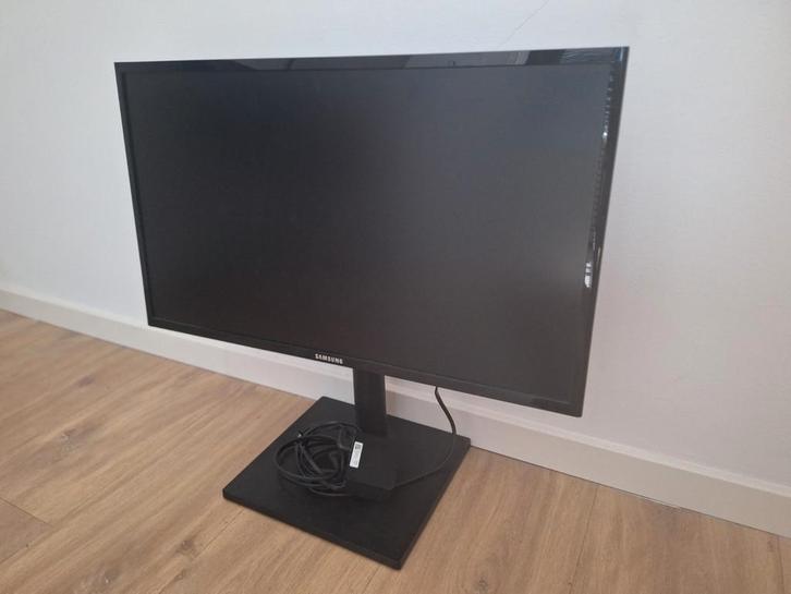 2 stuks Samsung beeldschermen type F24T400FHU, Computers en Software, Monitoren, Zo goed als nieuw, 60 Hz of minder, HDMI, VGA