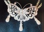 Parel ketting, vlinder motief, oorbellen met veel strass., Verzenden, Nieuw, Overige materialen