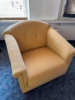 Comfortabele fauteuil op houten vierkante poten. Ca. 25 jaar, Ophalen, Gebruikt, 75 tot 100 cm, 75 tot 100 cm