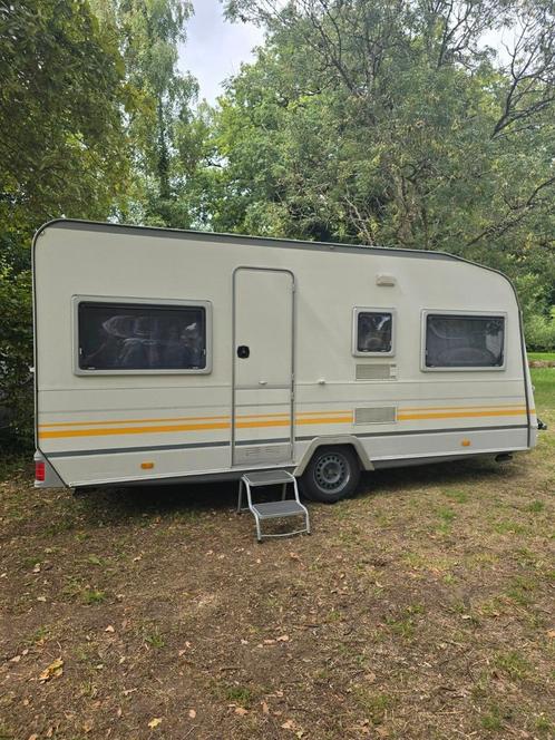 Opgeknapte (modern/gepimpt) Knaus Sudwind 450, Caravans en Kamperen, Caravans, Particulier, tot en met 4, 750 - 1000 kg, Rondzit