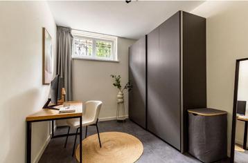 Prachtig net bureau hout en staal. beschikbaar voor biedingen