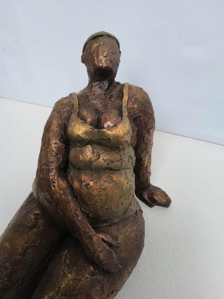 Uniek handgemaakt keramieken beeld: Dame in badpak, Antiek en Kunst, Kunst | Beelden en Houtsnijwerken, Ophalen of Verzenden