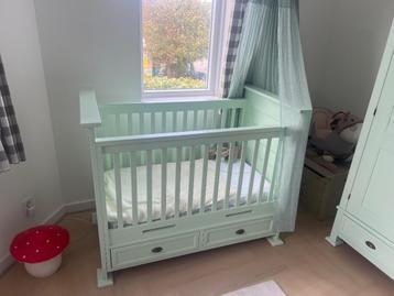Meubels babykamer set  beschikbaar voor biedingen