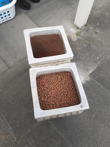 Leuke buiten bloempotten  beschikbaar voor biedingen