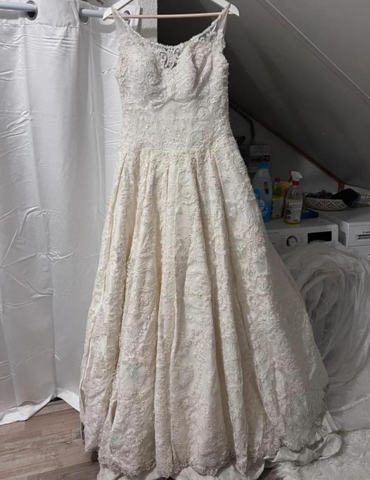 Misha Bridal Trouwjurk + Sluier - Nette Staat!, Kleding | Dames, Trouwkleding en Trouwaccessoires, Zo goed als nieuw, Trouwjurk