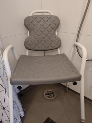 Douchstoel  beschikbaar voor biedingen