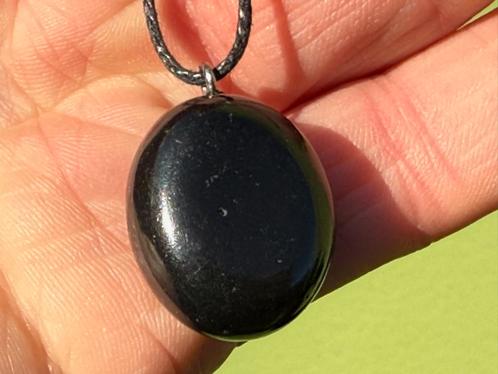 Shungite shungiet hanger anti straling, Verzamelen, Mineralen en Fossielen, Mineraal, Ophalen of Verzenden
