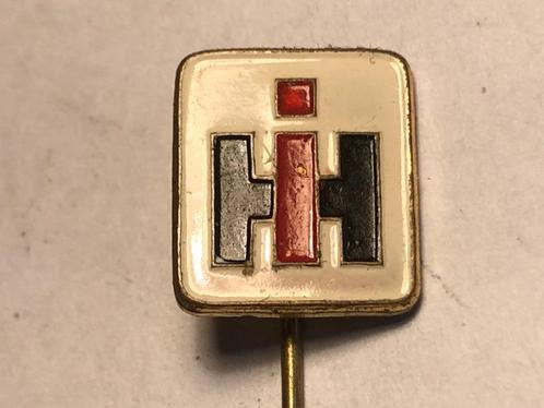 Metalen INTERNATIONAL HARVESTER Landbouwmachines Speld., Verzamelen, Speldjes, Pins en Buttons, Zo goed als nieuw, Speldje of Pin