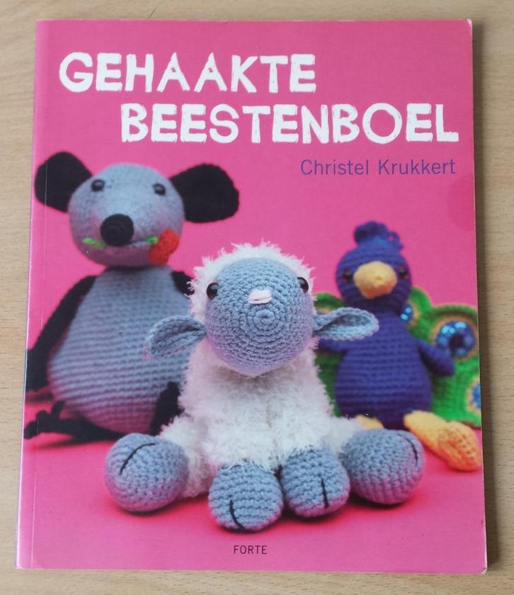 Haken - Gehaakte Beestenboel - Christel Krukkert - 2010, Hobby en Vrije tijd, Breien en Haken, Gebruikt, Haken, Patroon of Boek