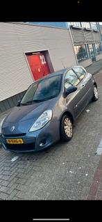 Zuinige Renault Clio 1.2 / NIEUWE APK / MOET WEG, Auto's, Renault, Voorwielaandrijving, 535 kg, 74 pk, Zwart