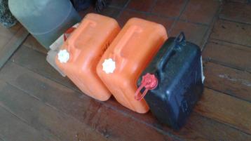 Jerrycans diesel water benzine beschikbaar voor biedingen